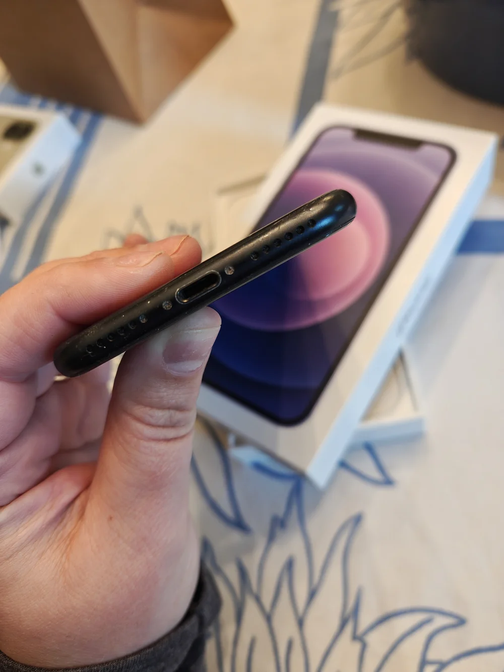 Apple iPhone in Black - Sleek Performance and Design